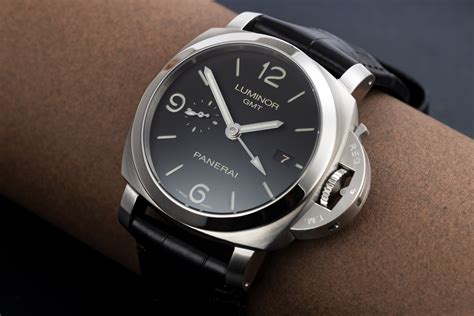 panerai pam 323 review|Panerai luminor pam 320.